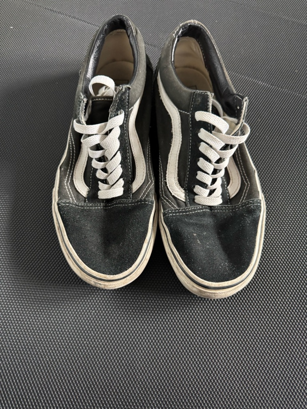 Vans Black and White Old Skool Low-Top Sneakers - Men's
